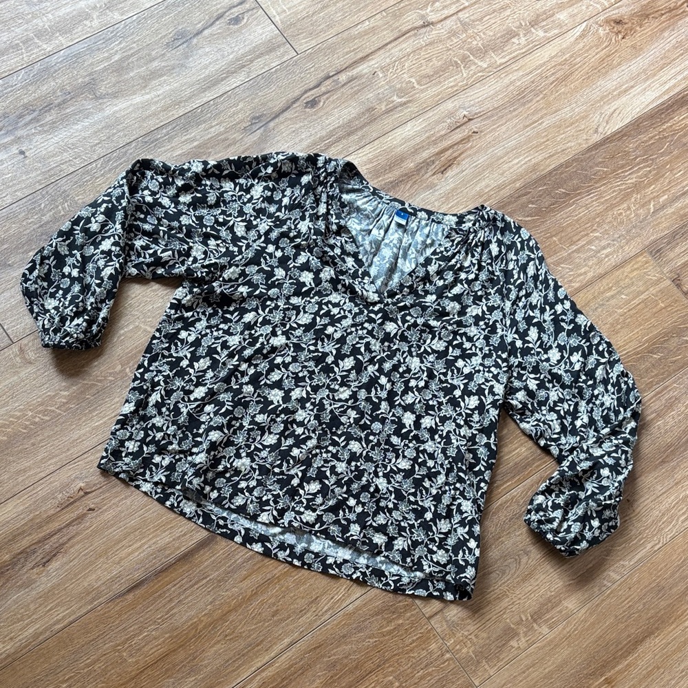 Old Navy Black and Cream Floral V-Neck Blouse